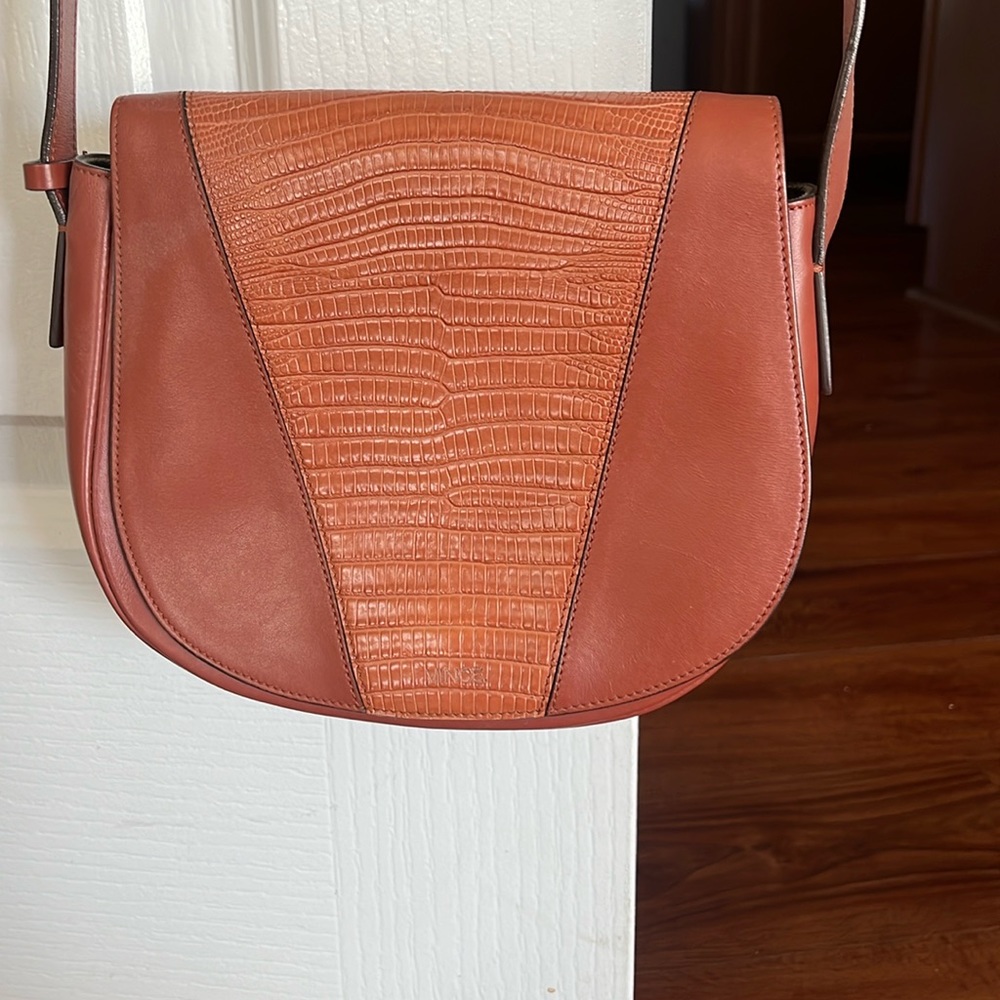 Vince Modern V stamped Lizard crossbody in Camel EUC